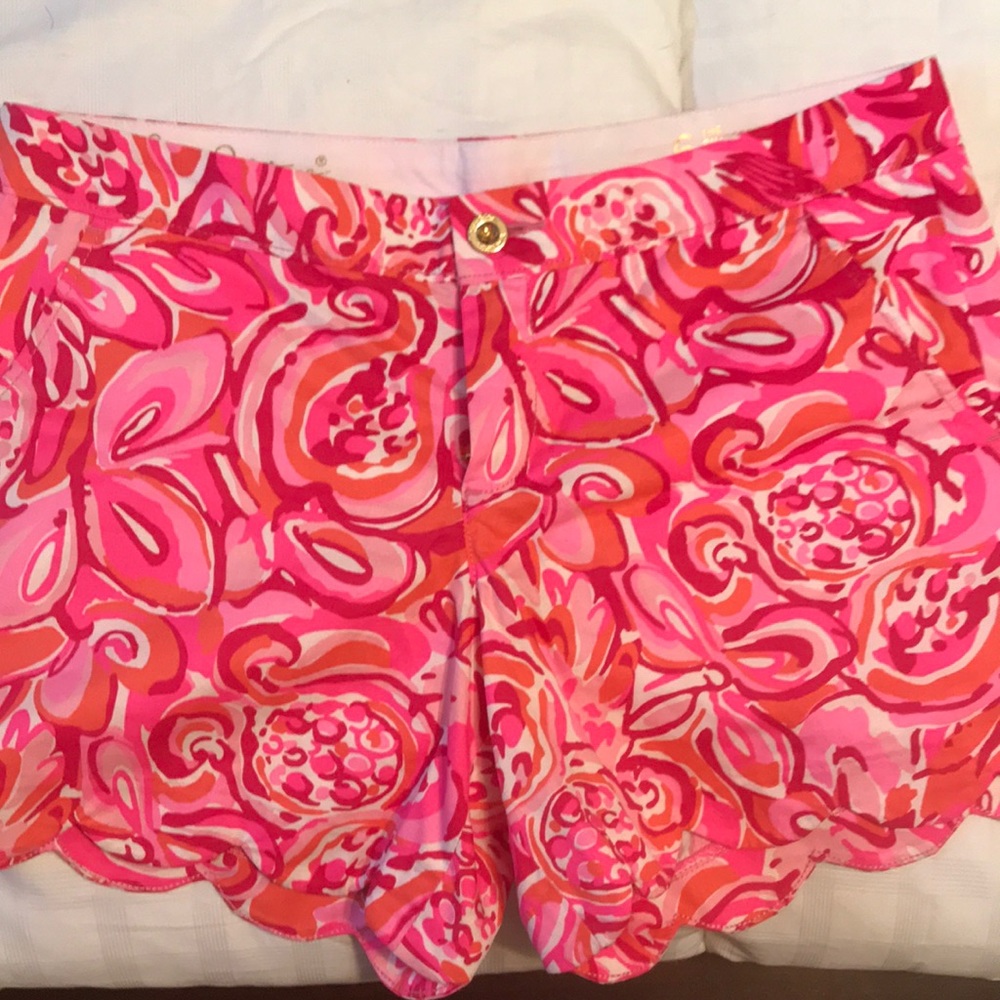 Lily Pulitzer size 6 Buttercup Short.